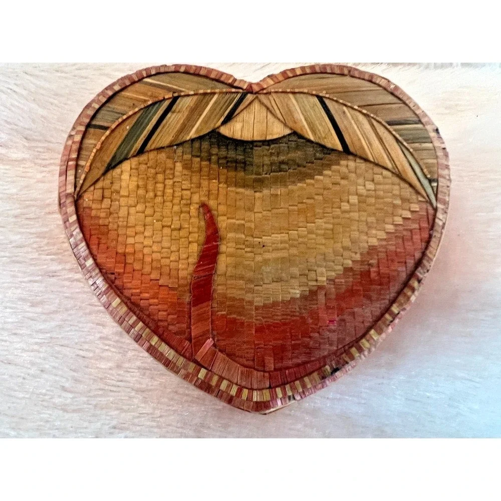 Heart Trinket Box Snake Tail Vintage Woven Straw‎ Folk Art Jewelry Box Mexico